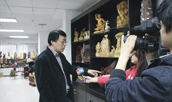 浙江卫视《藏天下》栏目播出李强木雕工作室专题节目